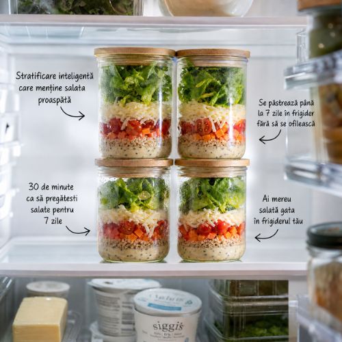 Salate Mason Jar stivuite în frigider